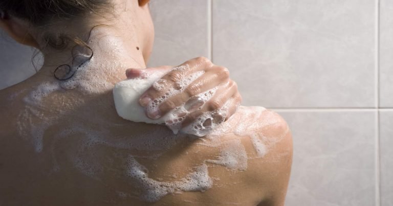 skincare mistakes: शॉवर लेते समय ना करें ये 5 बड़ी गलतियां, त्वचा को पहुंच सकता है नुकसान – shower mistakes that are ruining your skin