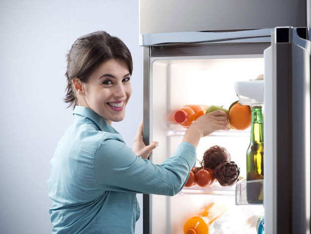 Stored Food: इतने घंटे बाद नहीं खाना चाहिए फ्रिज में रखा खाना, करता है धीमे जहर का काम