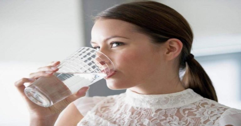 skin care routine: स्किन में निखार के लिए पीएं गर्म पानी, जानें फायदे और तरीका – hot water benefits in hindi beauty tips skin care routine