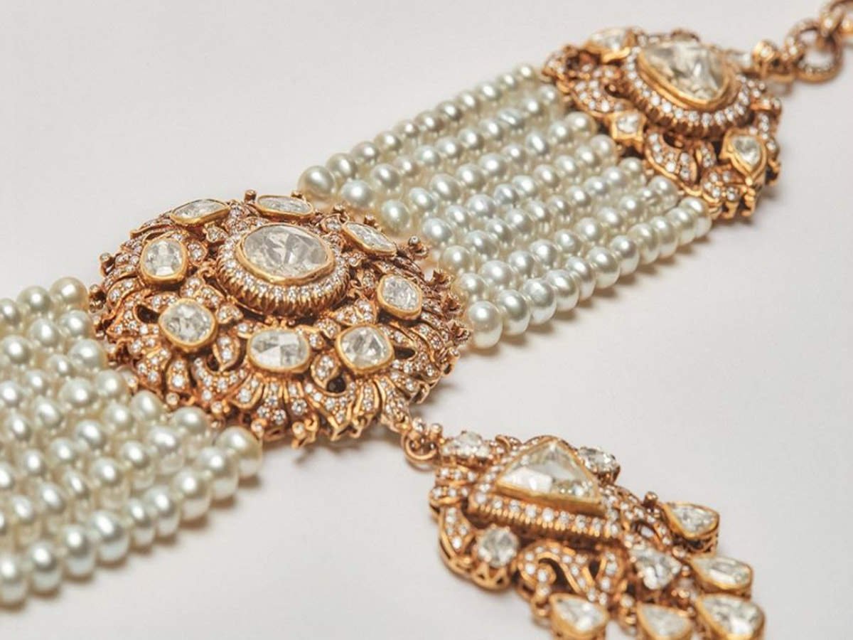 पर्ल ऐंड डायमंड नेकलेस