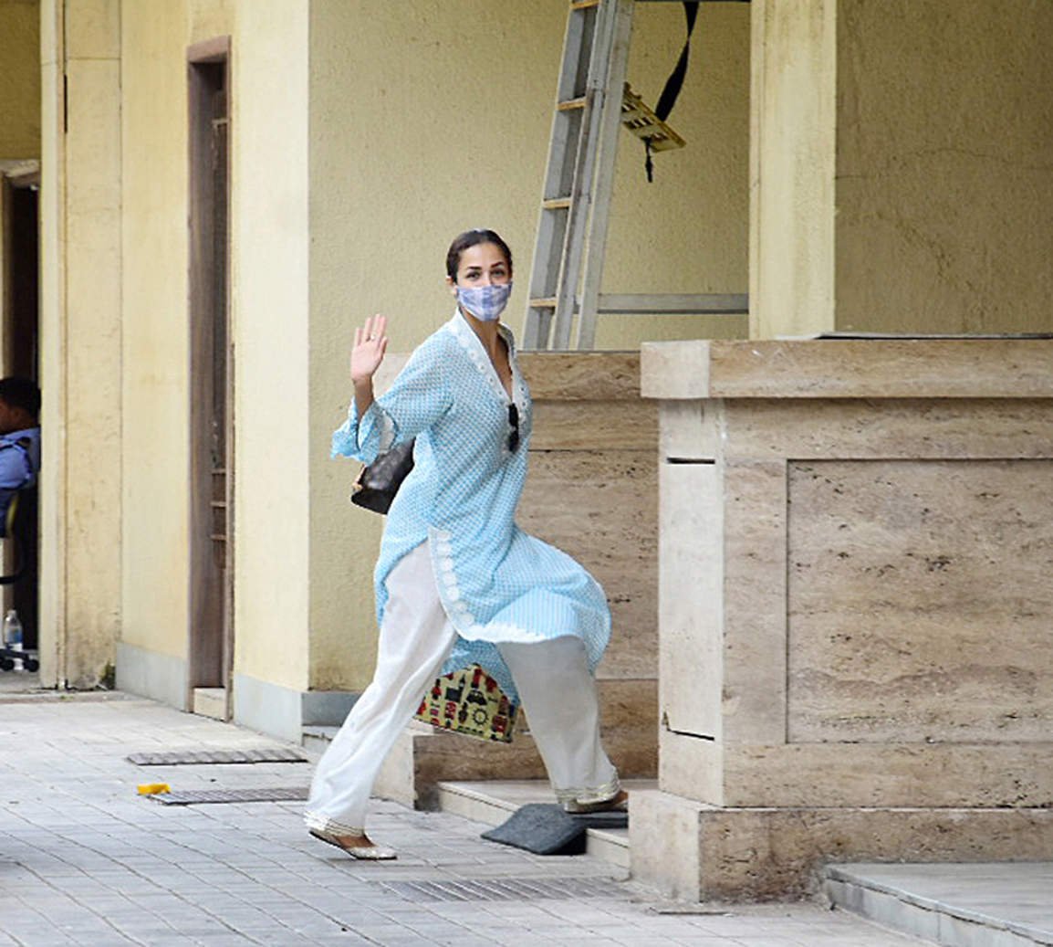 सलवार सूट में दिखीं मलाइका