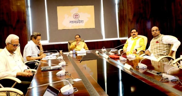 कोरोना को खत्म करने के लिए जिलावार रणनीति बनाएं