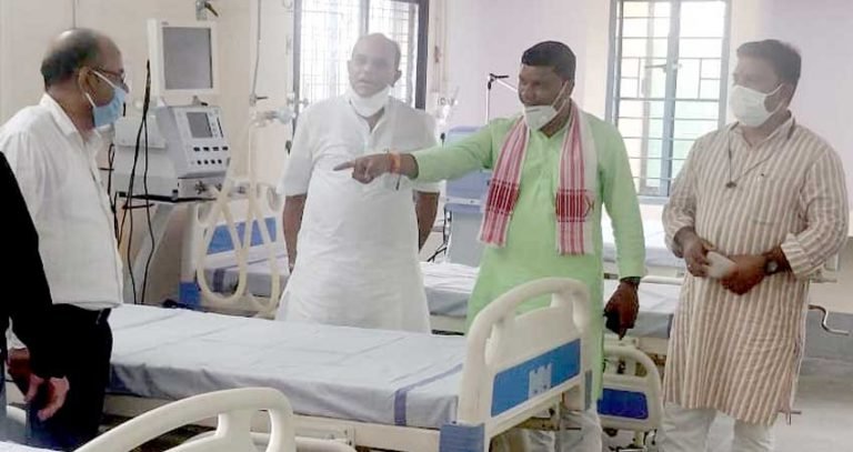 राज्यमंत्री श्री कांवरे ने बालाघाट में किया कोविड केयर सेन्टर का निरीक्षण