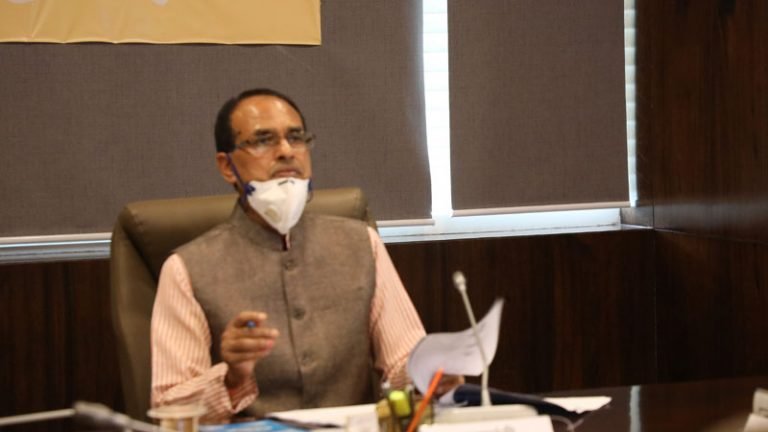 अभी कोरोना गया नहीं है, निश्चिंत न हों