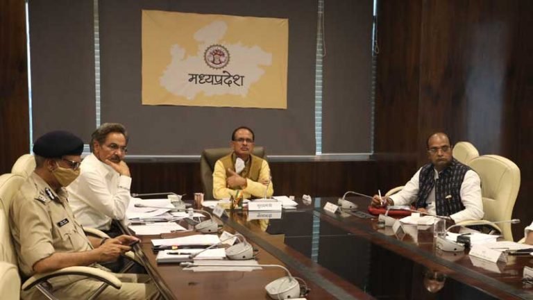 बड़े एवं सफेदपोश बदमाशों के खिलाफ करें तत्परता से कार्रवाई