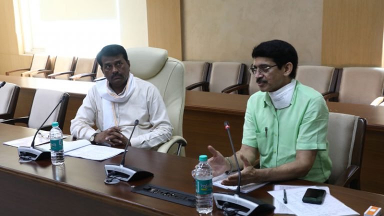 नर्मदा घाटी विकास के निर्माण कार्य तयशुदा समय पर हों