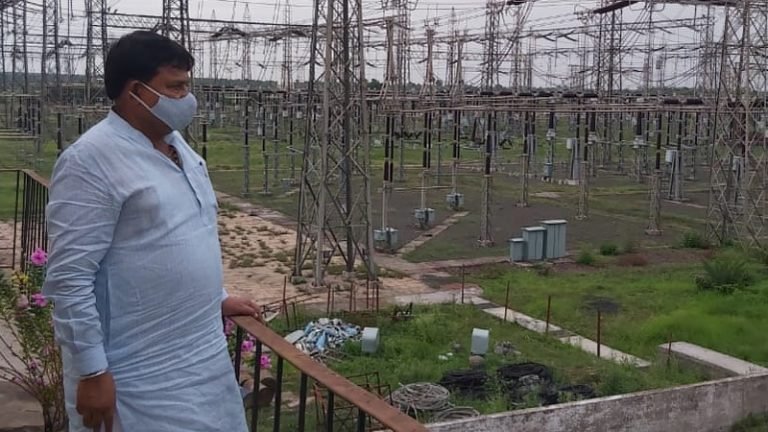 ऊर्जा मंत्री श्री तोमर ने विद्युत उपकेंद्र सूखी सेवनिया का किया आकस्मिक निरीक्षण