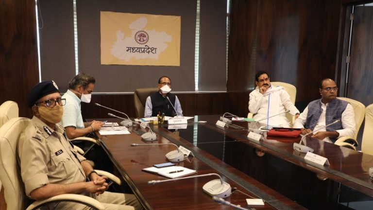सभी जिलों में कोरोना संबंधी गाइडलाइन का सख्ती से पालन किया जाए