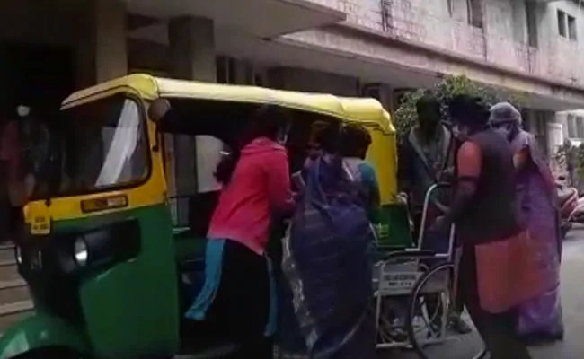 बेंगलुरु में गर्भवती महिला को 3 अस्पतालों ने भर्ती करने से किया मना, ऑटो में हुआ बच्चे का जन्म, बच्चे की हुई मौत