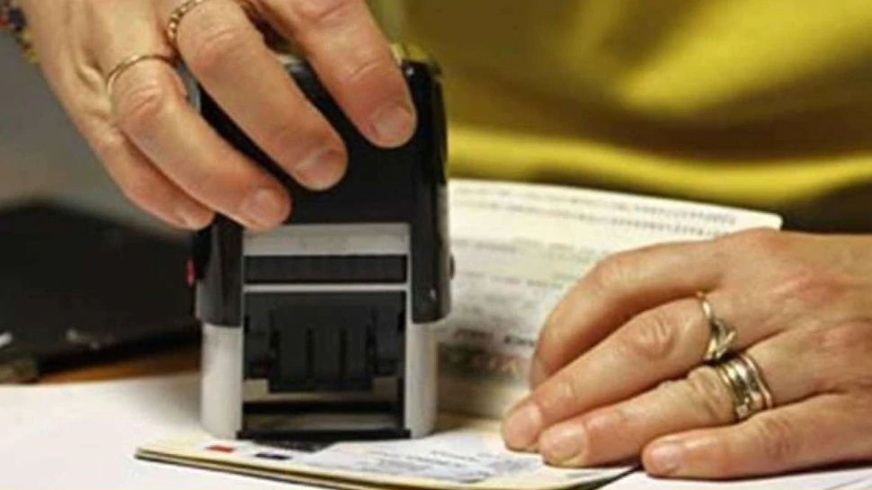 us new visa rules impact on indian students | कोरोना के चलते US ने बदले वीजा के नियम, भारतीय छात्रों पर पड़ेगा ये असर