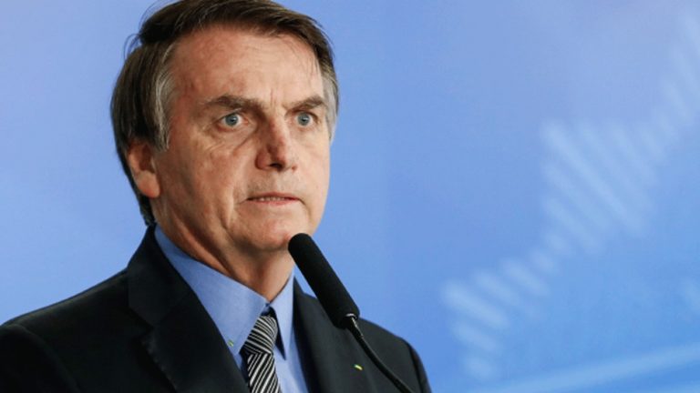 Brazilian President Jair Bolsonaro affected with corona, quarantine with family | इस देश के राष्ट्रपति पहले उड़ाते थे कोरोना का मजाक, खुद पॉजिटिव हुए तो बदले तौर-तरीके