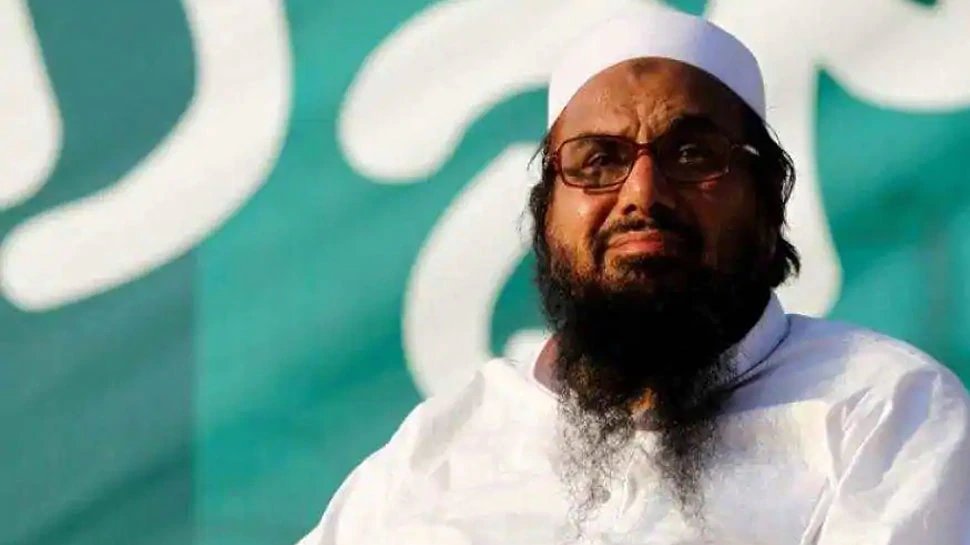 Mumbai attack mastermind Hafiz Saeed bank accounts restored | पाकिस्तान फिर बेनकाब, हाफिज सईद और उसके 4 साथियों के बैंक खातों पर लगी रोक हटाई
