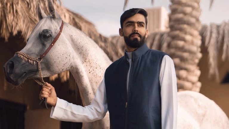 Pakistan’s carpenter became famous model in Saudi Arabia, see photos | पाकिस्तान का कारपेंटर सऊदी अरब में बन गया फेमस मॉडल, देखें तस्वीरें