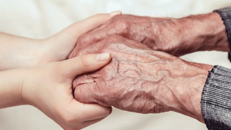 Scientists successfully delay ageing in cells, it should be tried on humans soon | अब बूढ़ा नहीं होगा इनसान? वैज्ञानिकों ने ढूंढ निकाली ऐसी तकनीक!