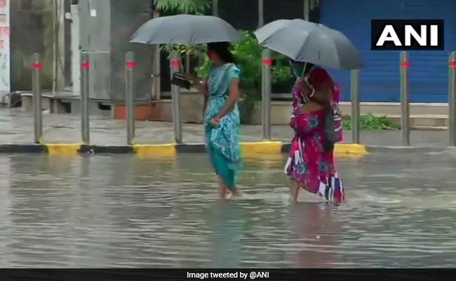Mumbai Rains Live Update: अगले 3 घंटों में मुंबई में हो सकती है तेज बारिश, मौसम विभाग ने जारी किया अलर्ट