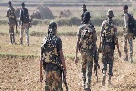छत्तीसगढ़: हथियार बंद नक्सलियों ने पुलिस कैंप पर किया हमला, एक जवान शहीद, मुठभेड़ जारी