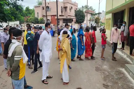 MLA विकास उपाध्याय ने बढ़ाया मदद का हाथ, कोरोना संकट के बीच कर रहे कुछ ऐसा काम