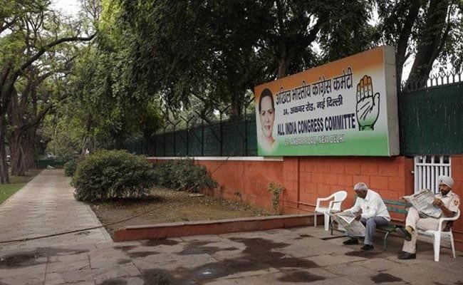 सोनिया की बैठक में पार्टी जनाधार में गिरावट के मसले पर 'उलझे' नेता, चुप्पी साधे रहे मनमोहन सिंह: सूत्र