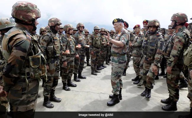 भारत-चीन में तनाव के बीच CDS जनरल बिपिन रावत लद्दाख रवाना, सेनाधिकारियों के साथ करेंगे मीटिंग