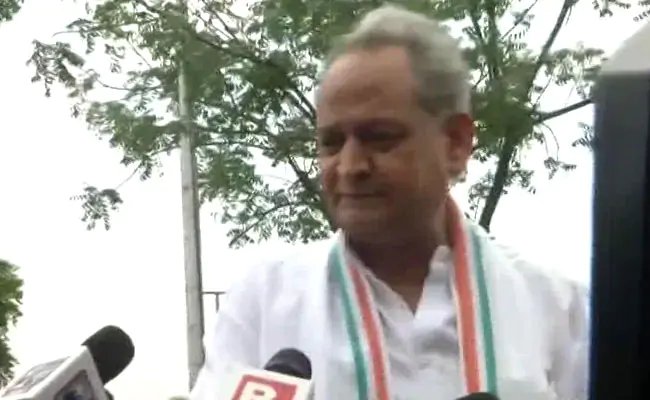 राजस्थान संघर्ष: CM अशोक गहलोत का सचिन पायलट पर निशाना, 'उनके मासूम चेहरे के कारण धोखा खाया'
