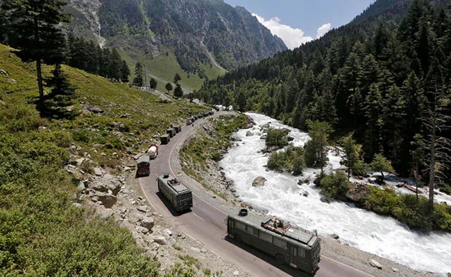 लद्दाख में LAC से पूरी तरह पीछे हटने के चीन के दावे पर भारत ने दिया जवाब