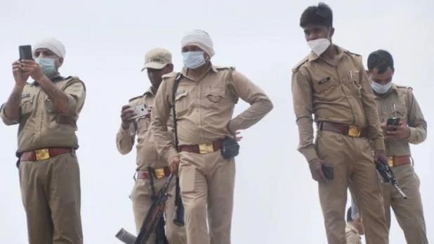 कानपुर मुठभेड़: सोशल मीडिया पर विकास दुबे को सही ठहराने वालों के खिलाफ केस दर्ज – kanpur shootout case registered supporting vikas dubey social media crime police uttar pradesh