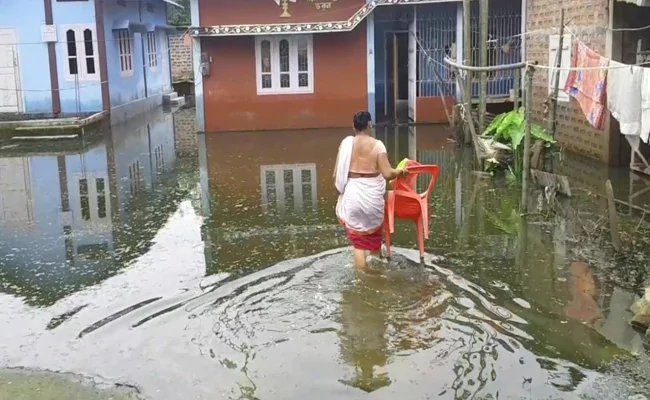 असम बाढ़: 26 जिलों के 27.64 लाख लोग प्रभावित, कुल 105 लोगों की मौत
