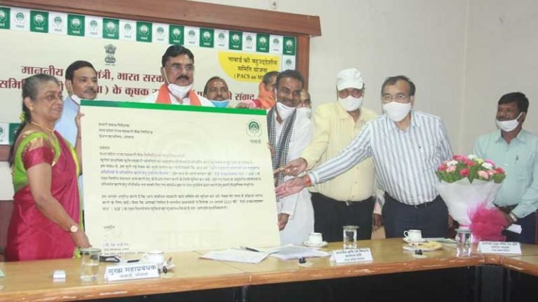 कृषि मंत्री श्री पटेल ने सौ करोड़ रुपये का सैद्धांतिक स्वीकृति पत्र सौंपा