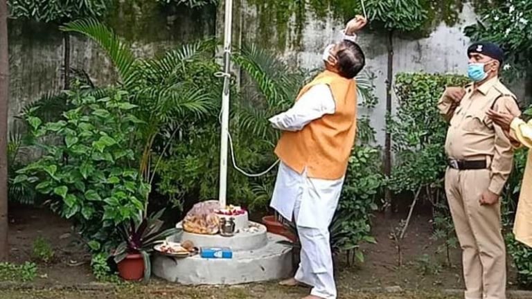 ऊर्जा मंत्री श्री प्रद्युम्न सिंह तोमर ने किया ध्वजारोहण