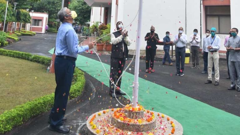 राज्य निर्वाचन आयुक्त श्री सिंह ने किया ध्वजारोहण