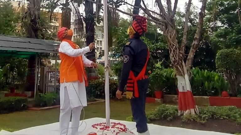 कृषि मंत्री श्री पटेल ने मण्डी बोर्ड प्रांगण में किया ध्वजारोहण