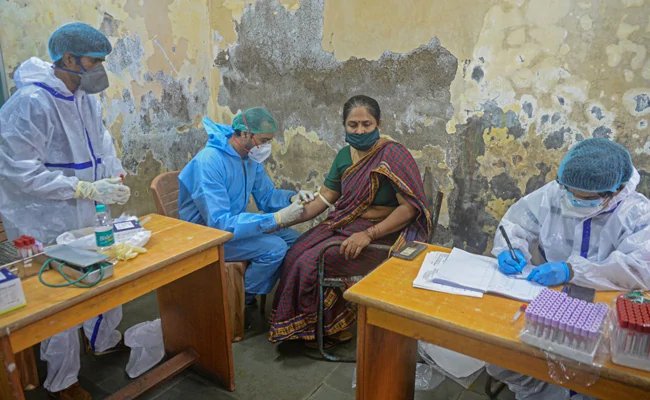 Coronavirus Updates: महाराष्ट्र में कोविड-19 के 12,614 नए मामले, 322 लोगों की मौत, 6,844 मरीज ठीक हुए