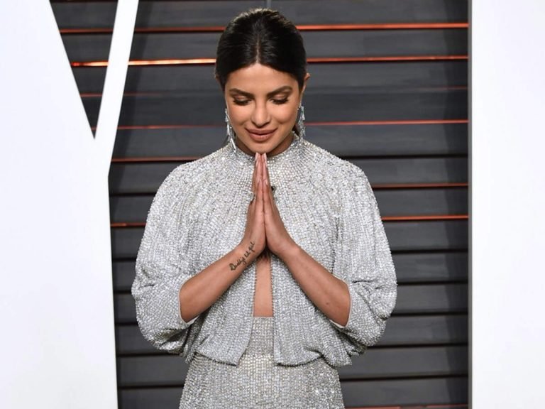 Priyanka chopra trolled for tri colour scarf: priyanka chopra was trolled forwearing tricolour dupatta on 15th Aug