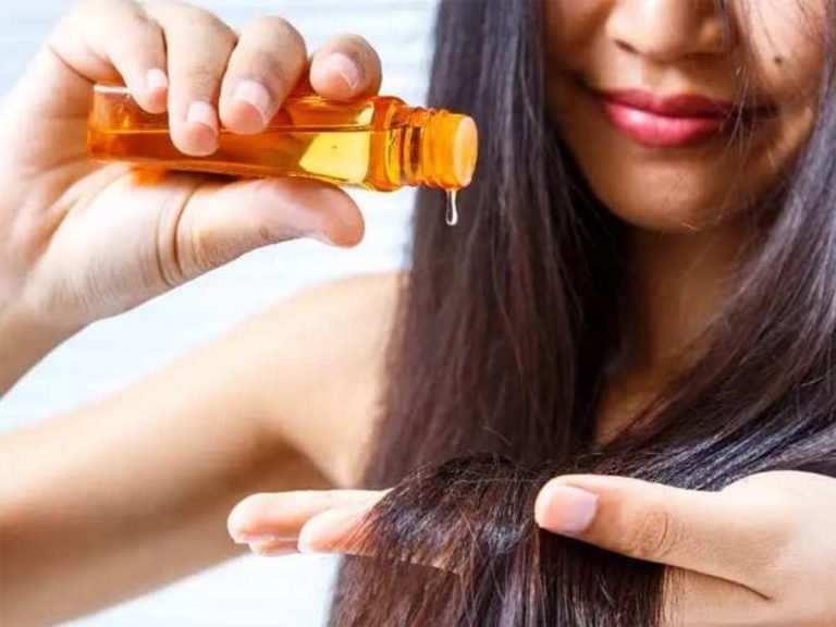 hair oiling: क्‍या जरूरत से ज्‍यादा कर रही हैं बालों की ऑयलिंग, हो सकते हैं ये नुकसान
