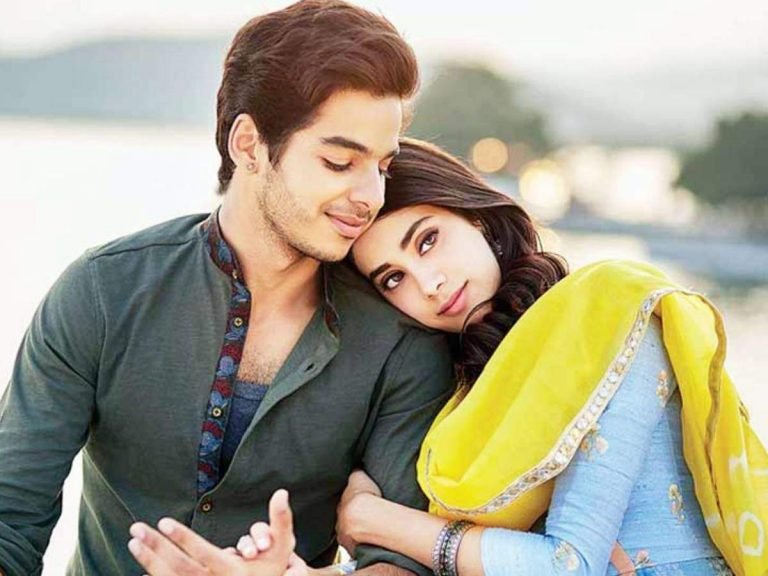 janhvi kapoor ishaan khatter red hoodie: इन PHOTOS की वजह से देख उड़ने लगी थीं जाह्नवी कपूर और ईशान खट्टर के लिंकअप की खबरें – janhvi kapoor and ishaan khatter wear same red hoodie