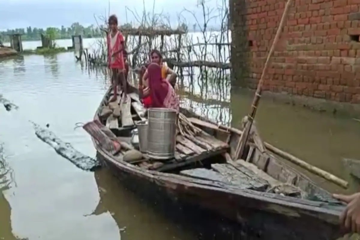 मुंगेली: कहर बरपा रही मनियारी नदी, ढह गए 70 कच्चे मकान, SDRF ने लोगों को निकाला बाहर | mungeli – News in Hindi