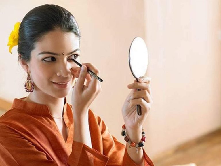 bollywood celebrities makeup: बॉलीवुड सेलेब्स का गणेश चतुर्थी मेकअप बना रहा है फेस्टिव सीजन को और ब्राइट, आप भी लें इनसे मेकओवर आइडिया – bollywood celebrities makeup on ganesh chaturthi can give you an idea