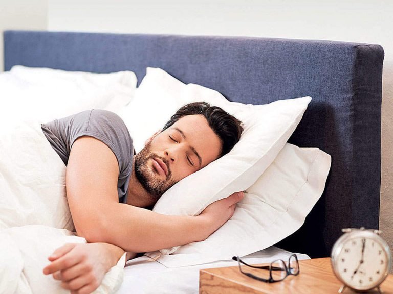 how to get better sleep: Tips To Sleep-Tight: चैन की नींद सोना है तो जरूर करें यह 1 काम – easiest tips to get better sleep and sleep tight foot massage in hindi