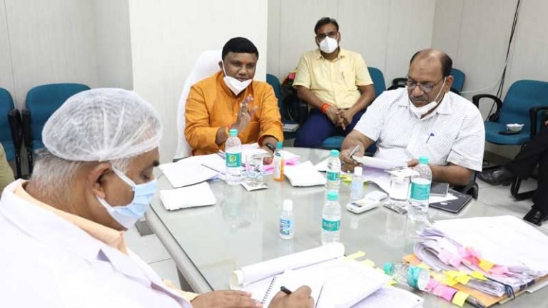 आयुष विभाग से संबद्ध कॉलेज स्वशासी फण्ड से स्मार्ट-रूम विकसित करें