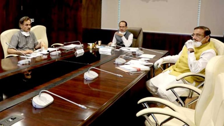 भोपाल एवं इंदौर मेट्रो का कार्य तेज गति से गुणवत्तापूर्ण किया जाए