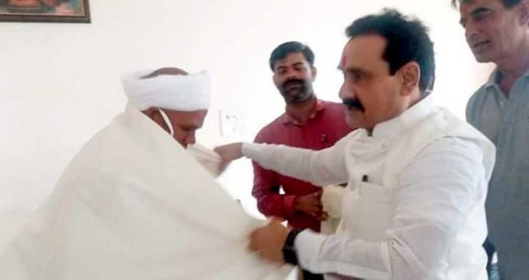 रावतपुरा सरकार से मंत्री डॉ. मिश्रा ने की भेंट