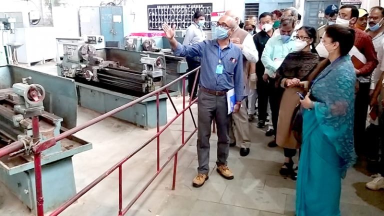 सभी आईटीआई और पॉलिटेक्निक कॉलेजों को सुदृढ़ किया जाए