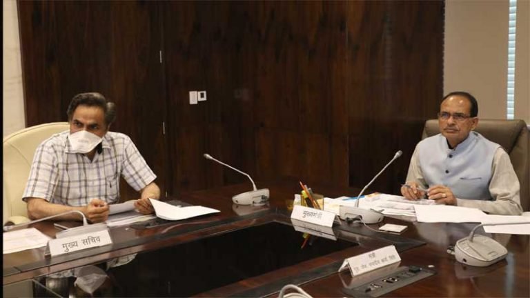 “होम आइसोलेशन” के लिए गाइडलाइन जारी करें