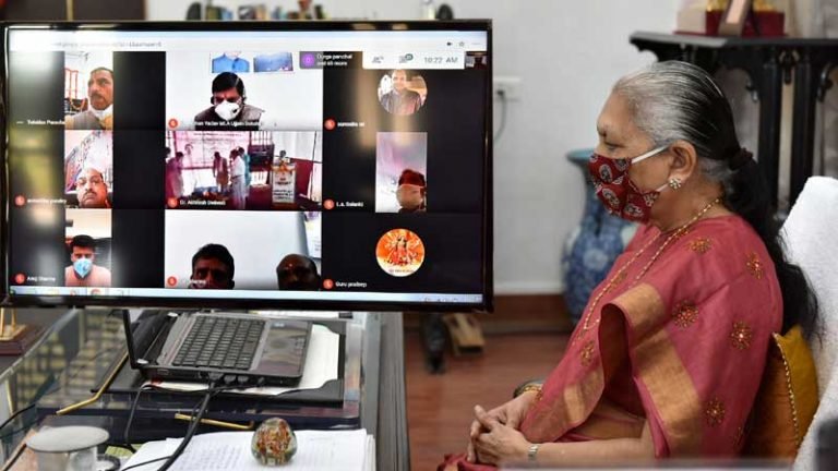 कोविड से लड़ाई में जीवन और आजीविका दोनों की सुरक्षा जरूरी