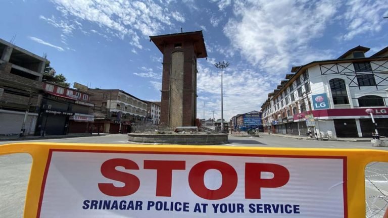 curfew in kashmir before lord ram temple foundation | राम मंदिर के भूमिपूजन से एक दिन पहले कश्मीर में कर्फ्यू, घाटी में सुरक्षा कड़ी