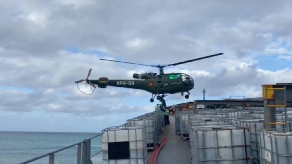 India gifted Dhruv and Chetak Helicopters for help in contain Mauritius oil spill | भारत ने फिर की इस देश की मदद, समंदर में फैले तेल की सफाई के लिए भेजे हेलीकॉप्टर