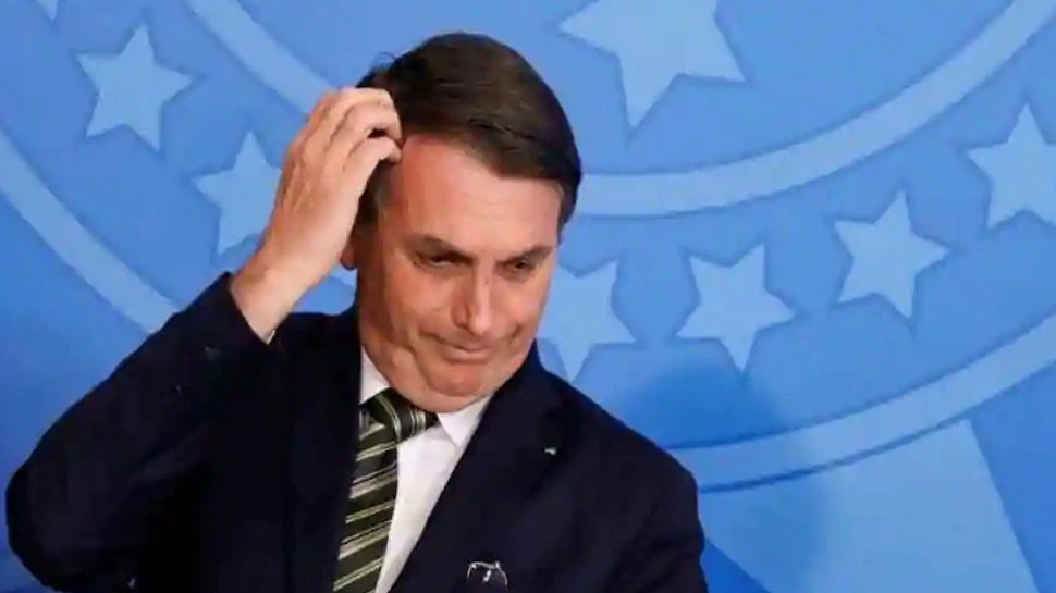 Brazil President Bolsonaro threatens to punch reporter in the mouth | पत्नी से जुड़ा सवाल पूछने पर भड़के ब्राजील के राष्ट्रपति, रिपोर्टर को दी ये धमकी
