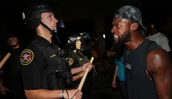 Black man’s family will sue the police in America | America: अश्वेत शख्स का परिवार पुलिस के खिलाफ करेगा मुकदमा