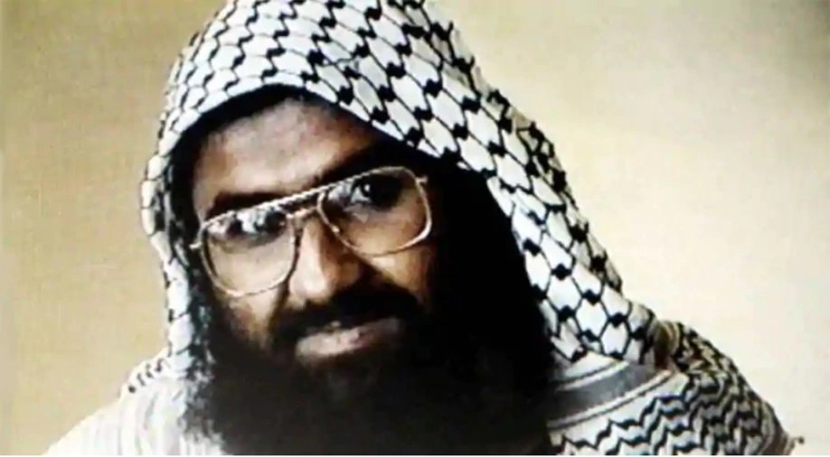 NIA confirms money was put in Pakistan bank accounts of Masood Azhar before Pulwama terror attack | NIA की चार्जशीट: पुलवामा हमले से पहले मसूद अजहर के भतीजे के खाते में जमा हुए थे 10 लाख