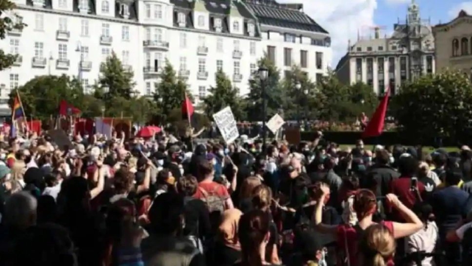 Clashes break out at anti-Islam rally in Norway | स्वीडन के बाद नॉर्वे में इस्लाम विरोधी रैली में हिंसा, दो गुटों में झड़प, 29 गिरफ्तार